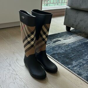 Burberry Clemence Rain Boots (Size US 6)